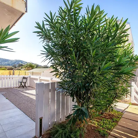 Borgo Degli Ulivi איזולה רוסה